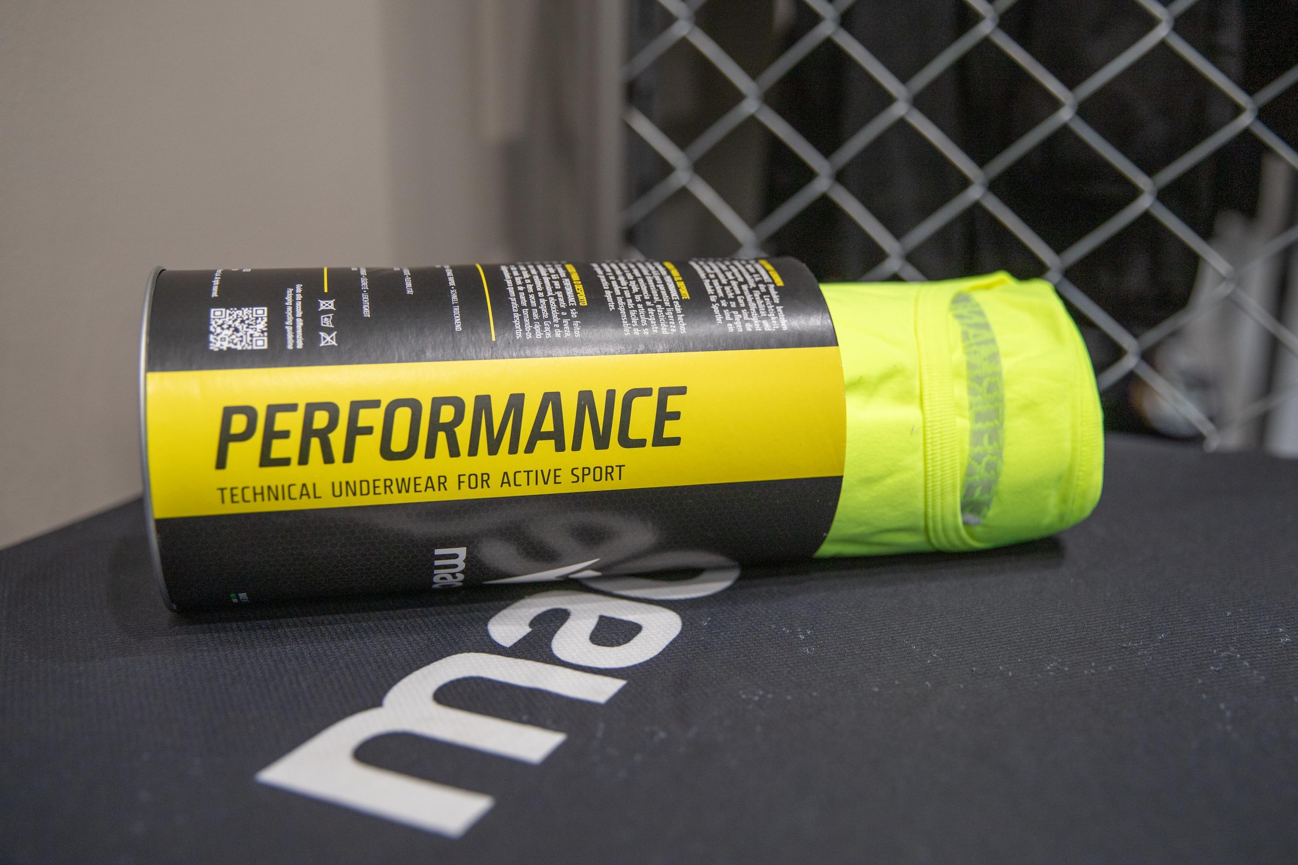 Camiseta térmica Macron (roja/naranja/amarilla) - Imagen 2