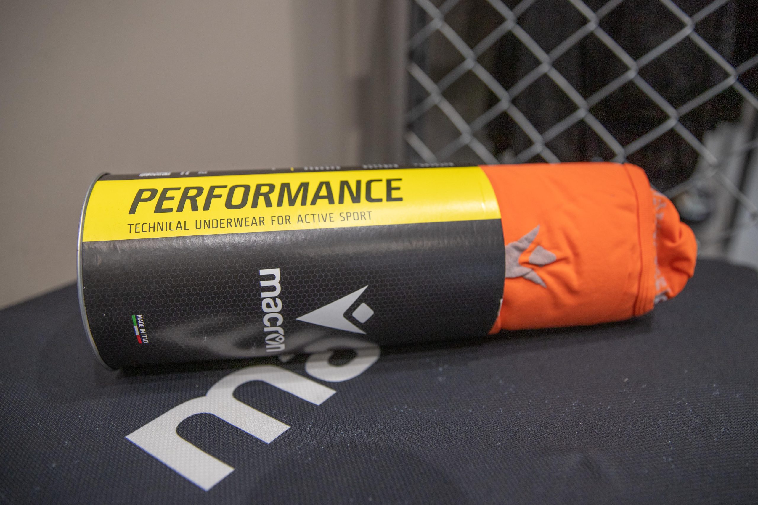 Camiseta térmica Macron (roja/naranja/amarilla) - Imagen 3